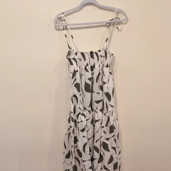 Astr Green and White Sleeveless Midi Sundress - Picture 7 of 8